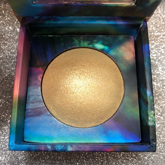 Urban Decay Other - BNIB! Urban Decay Space Powder for face and body